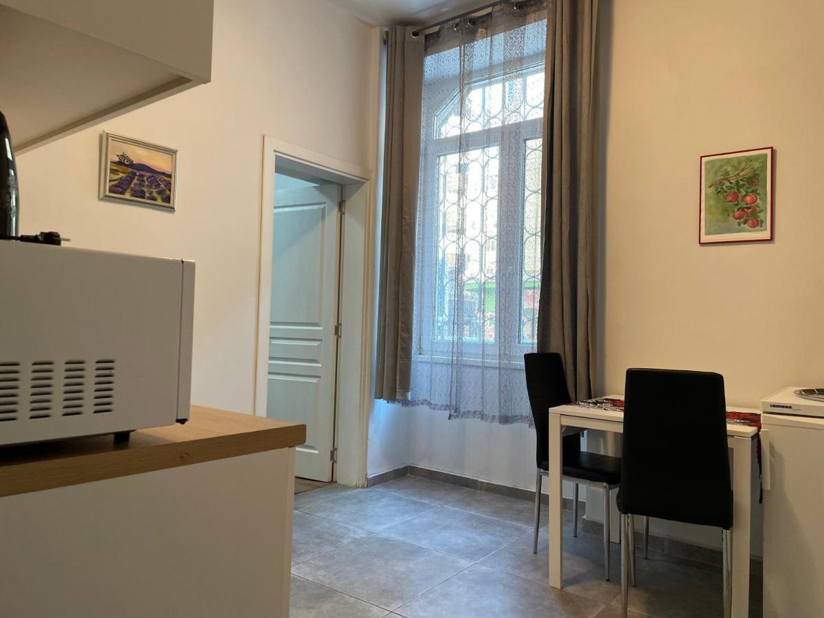 The Central Post Apartments София Экстерьер фото